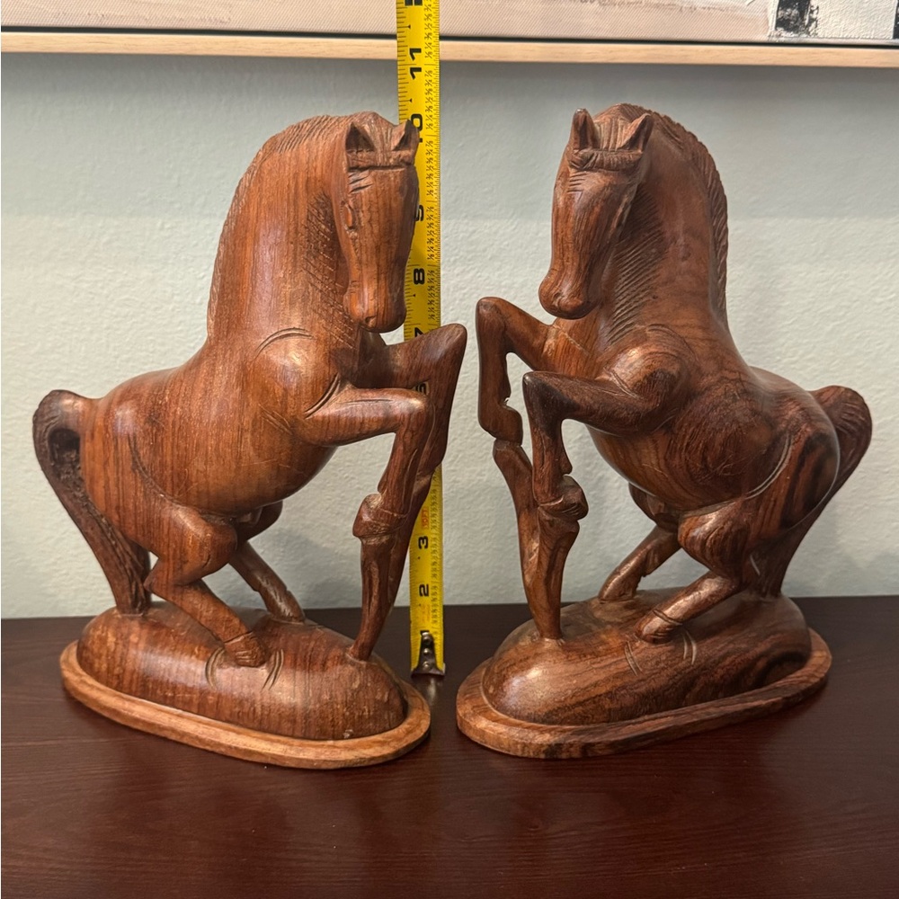 Vintage Equestrian Pair of Carved Wooden Horse Figurines - Beautiful! - Picture 12 of 15